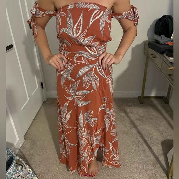 Vici Maxi Dress - Picture 6 of 7